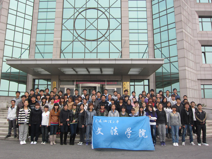 六色网
法学专业同学参观姚家监狱